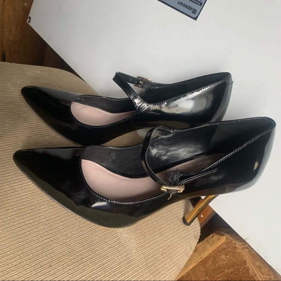 Excellent condition Vince Camuto heals - Picture 4 of 6